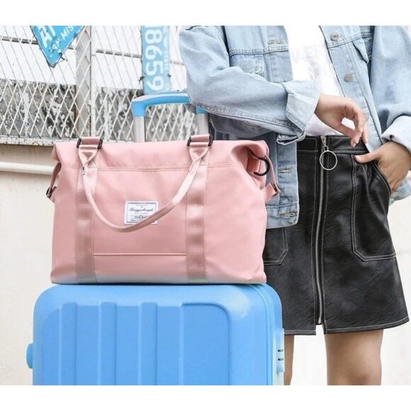 Women's Pink Travel Duffle Bag Pink Overnight, Sports, Gym, Carrier Tote, New ! - Picture 2 of 9